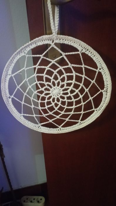Mandalas e árvores da vida ,feitoas á mão em linha de crochê