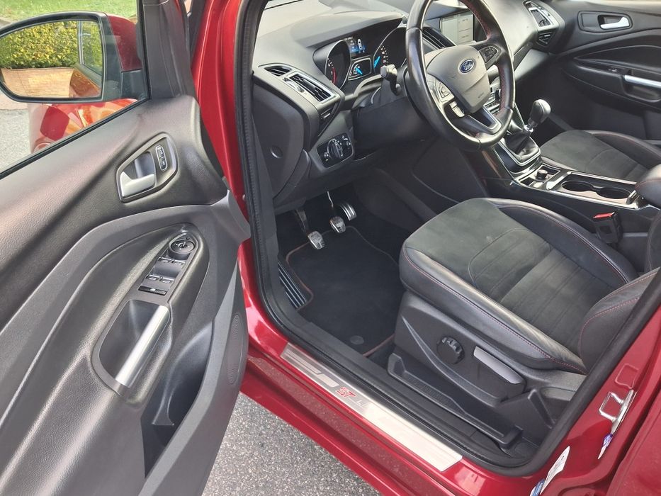 Ford Kuga  ST-line