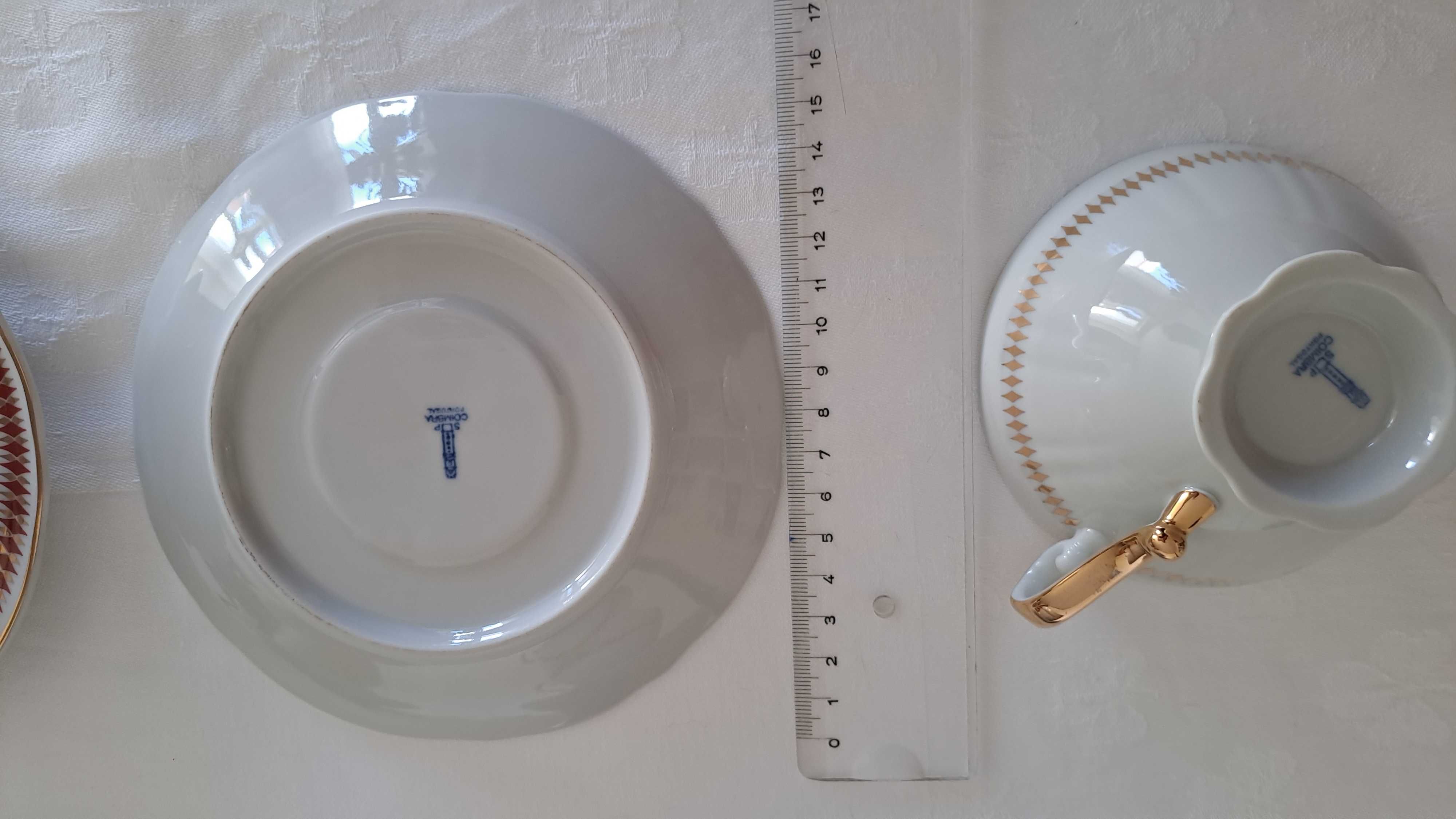 4 chávenas de chá. Loiça da Fábrica de Coimbra.