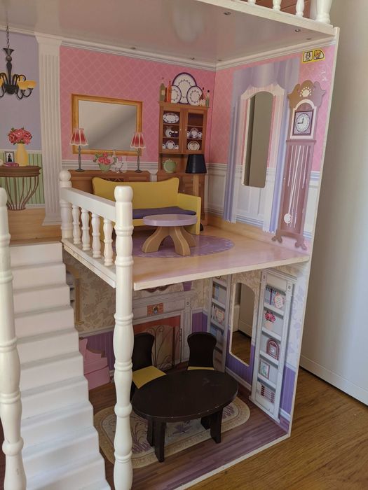 Casa de bonecas de madeira com acessórios (KidKraft), 124 cm de altura