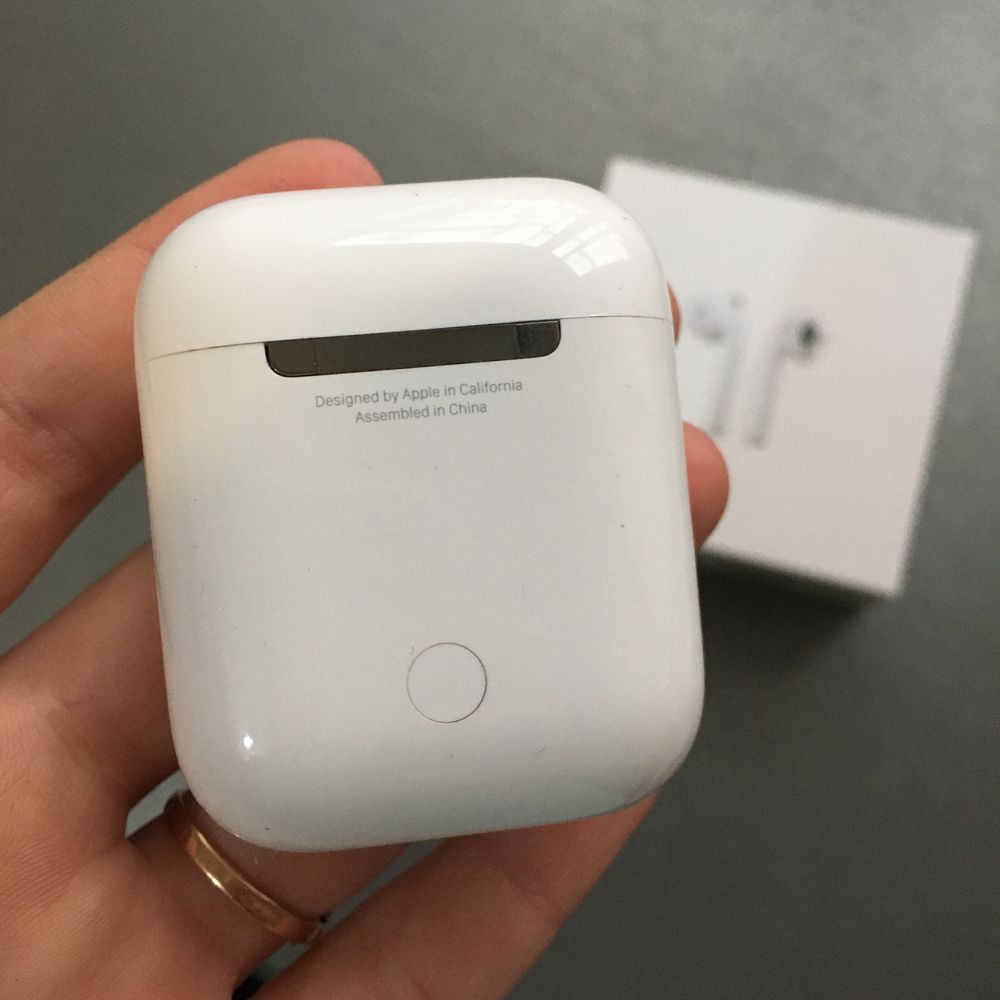 Продам оригінальні наушники AirPods 1