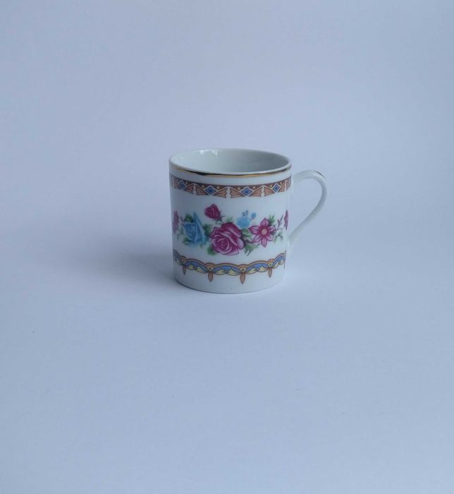 Porcelanowa filiżanka do espresso, maleńki kubeczek do kawy w różyczki