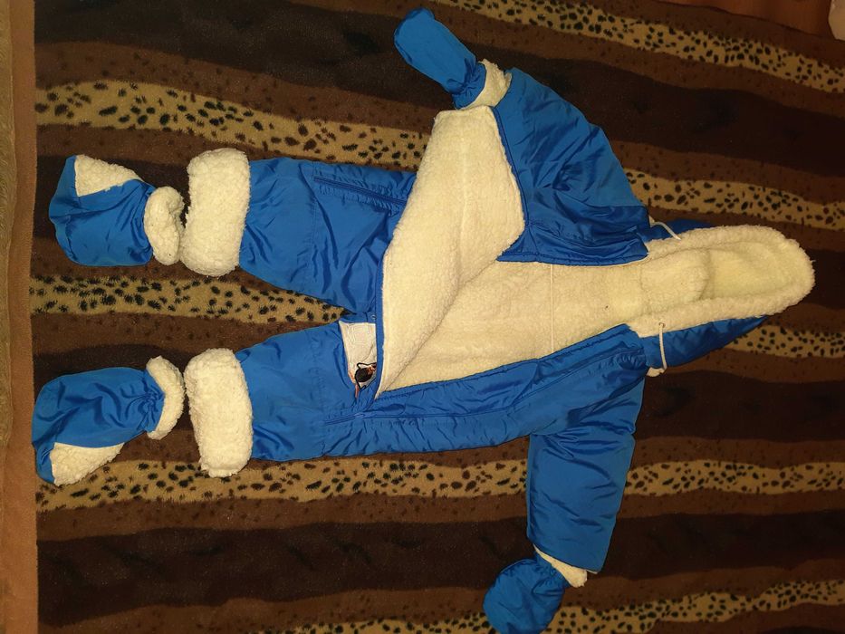 Зимний комбинезон для мальчика с сапожками и варежками р 80