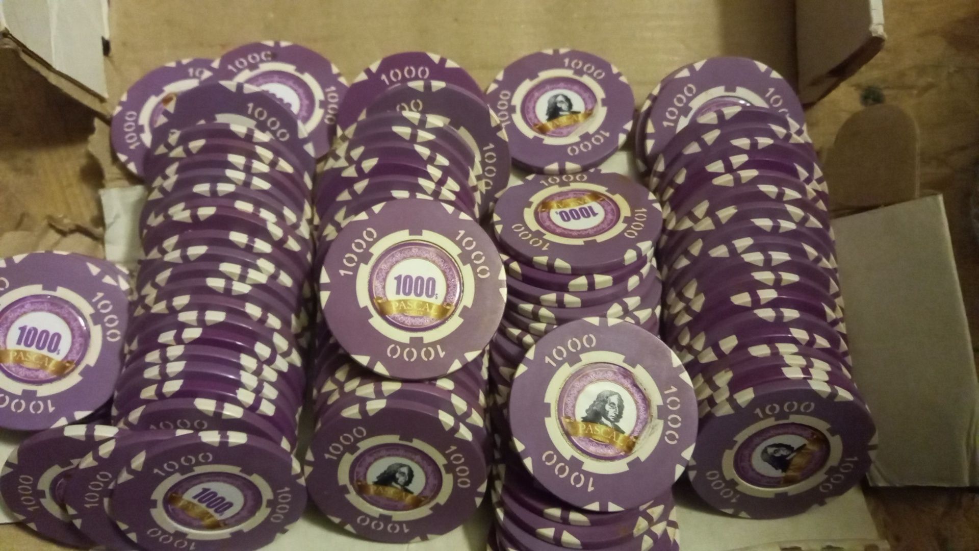 Продам покерные Фишки магнитные