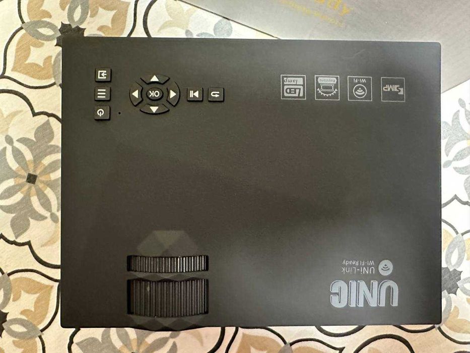 Проектор UC68 WIFI / Компактний та функціональний проектор UC685