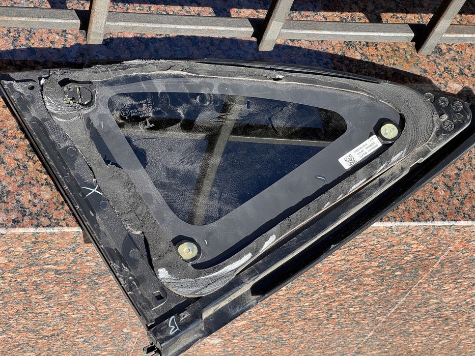 Форточка глухое стекло задняя левая Tesla Model Y 20-25