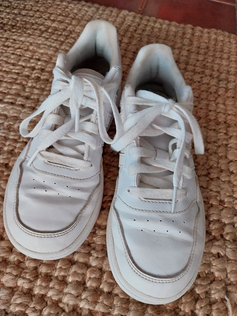 Ténis Adidas brancos