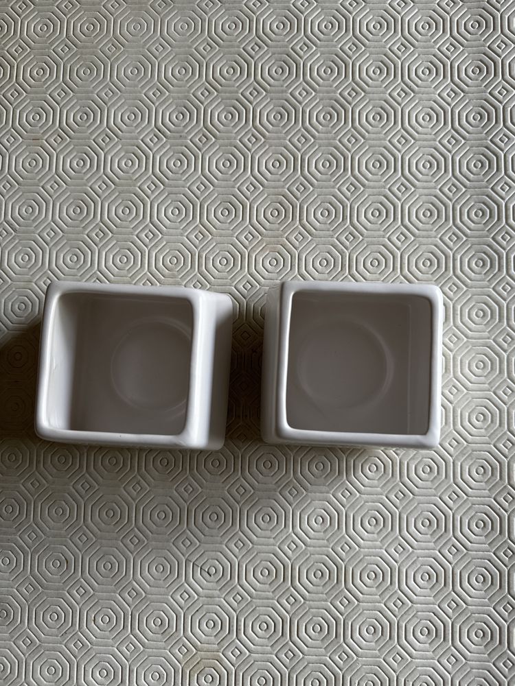 2 copos de ceramica brancos