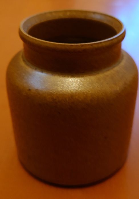 Gliniany wazonik
