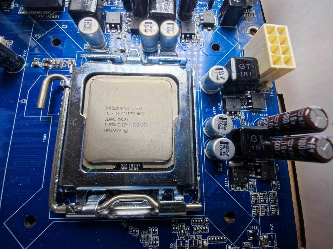 Płyta ASRock P5B-DE+Core 2 quad Q9550+karta SAPPHIRE hd3850+4GB ram