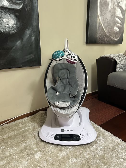 Maquina 4moms como nova com rodutor e varios modos de balançar o bebe