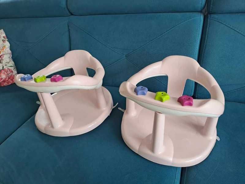 Krzesła do kąpieli dla bliźniaczek