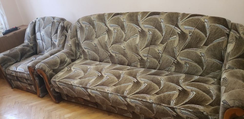 Диван і два розкладних крісла