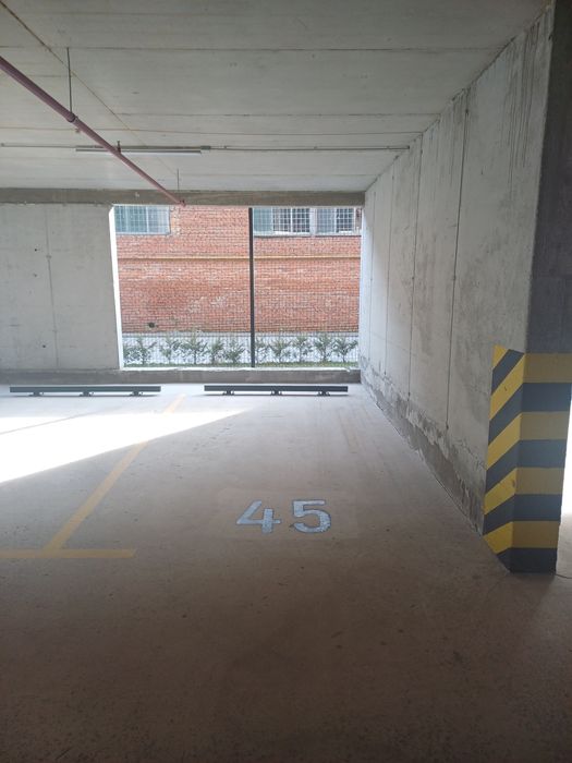 Продається паркомісце