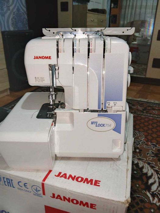 Оверлок четырёх ниточный Janome