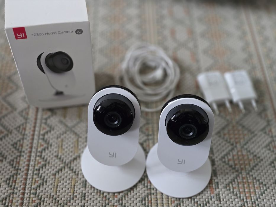 Dwie kamery YI 1080 WiFi + ładowarki