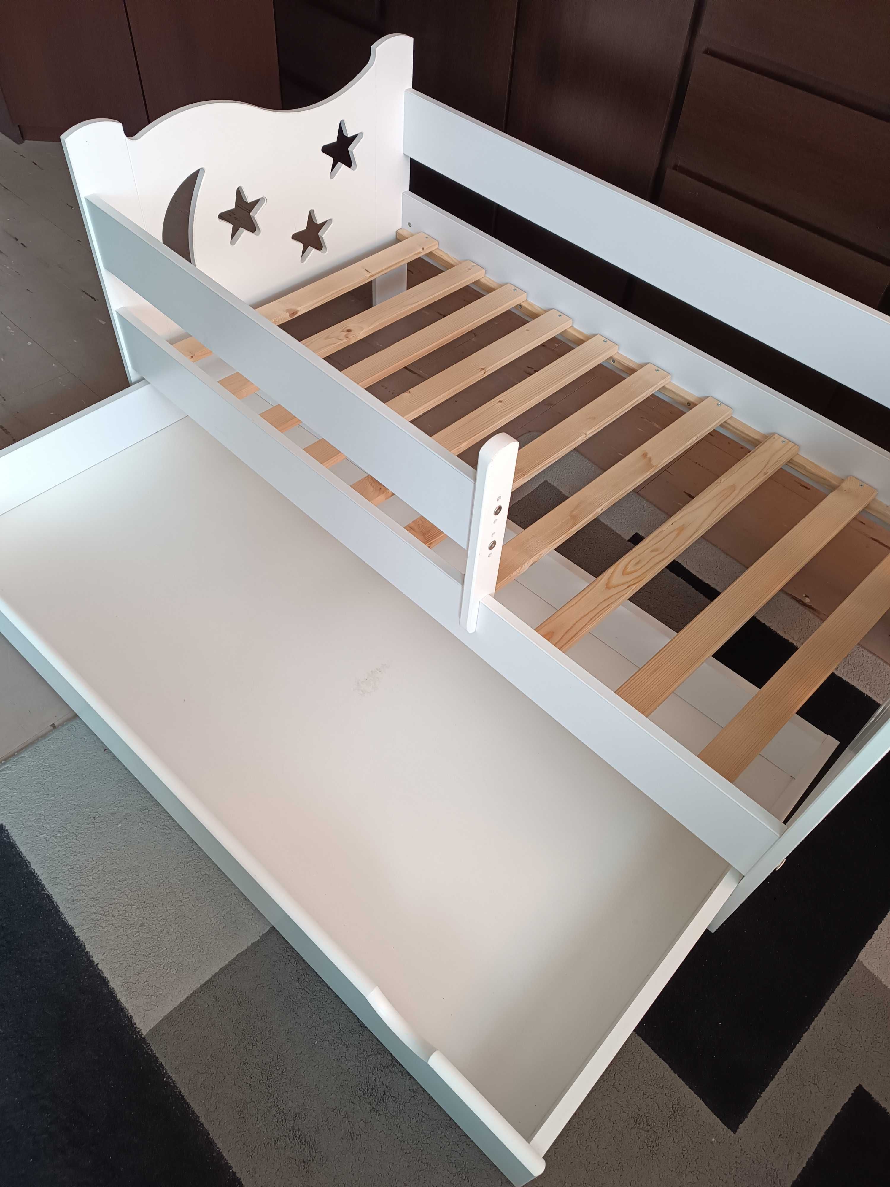 Drewniane łóżko dziecięce 140x70 z szufladą i materacem. Białe