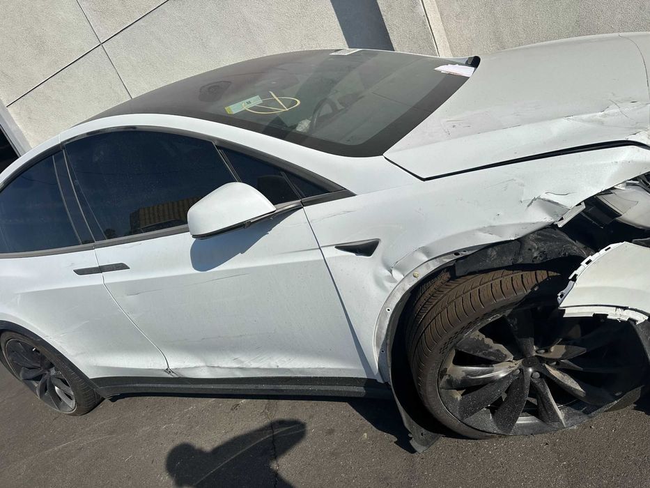 Tesla Model X 20-й рік long ranger