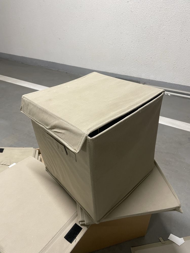 Bezowe pudelka materialowe ikea kallax