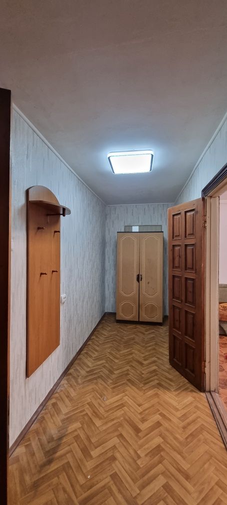 Оренда двокімнатної квартири в місті Херсон . Перший поверх.