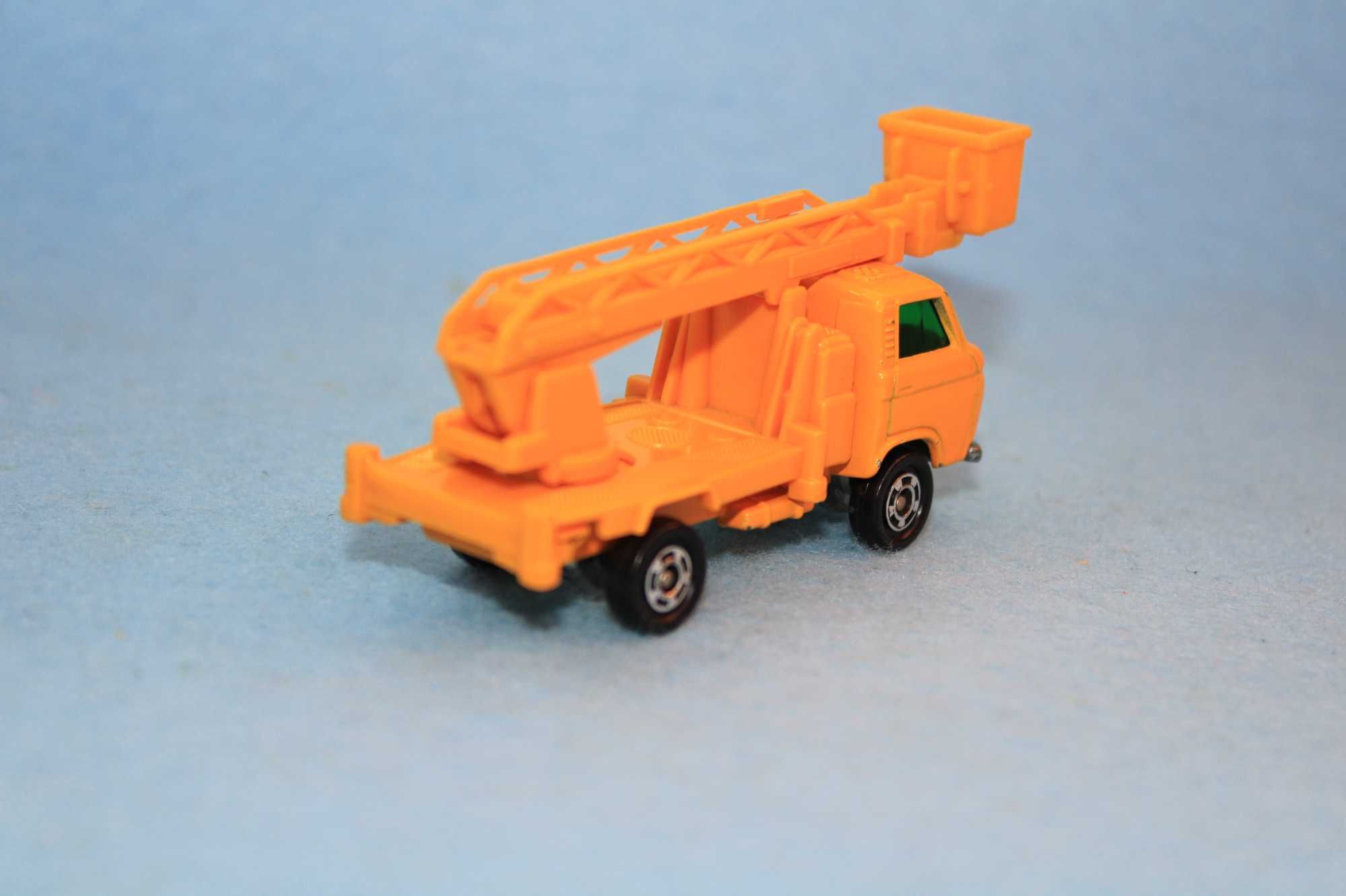 Miniatura antiga Tomica Nissan Caball