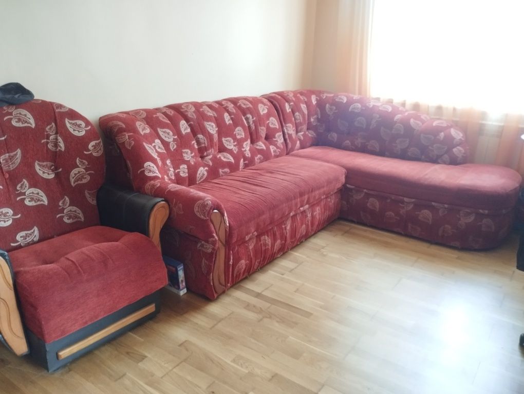 Продам м'який куток і два крісла