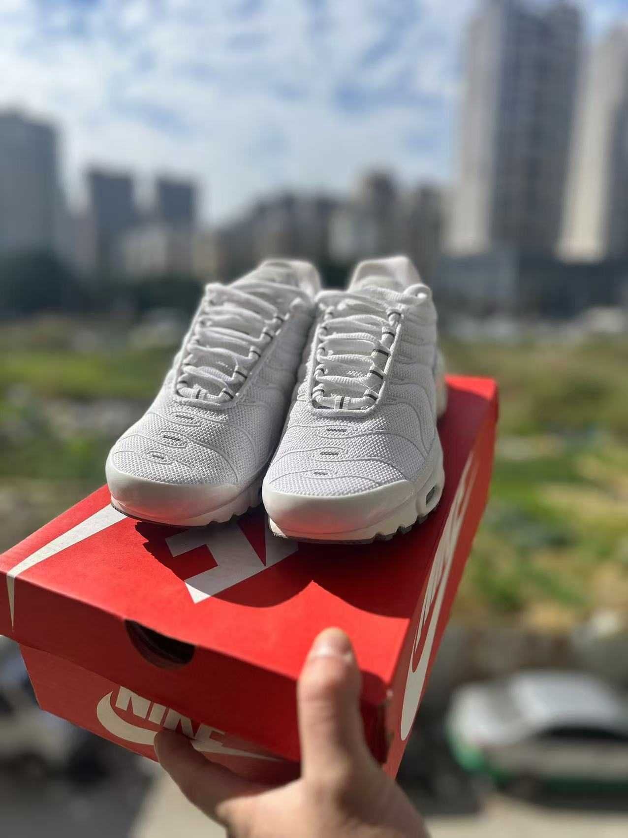 Buty sportowe Nike Air Max TN white 43