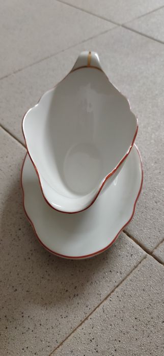 Terrina e molheira em Vista Alegre