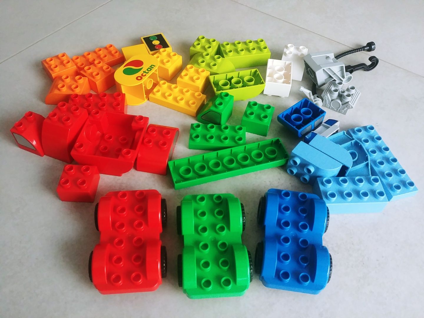 Lego DUPLO jak nowe AUTKA z pudełkiem na prezent klocki kolorowe combi