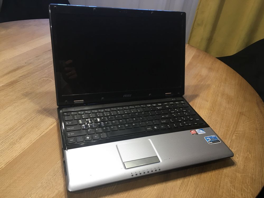 Laptop MSI CX605