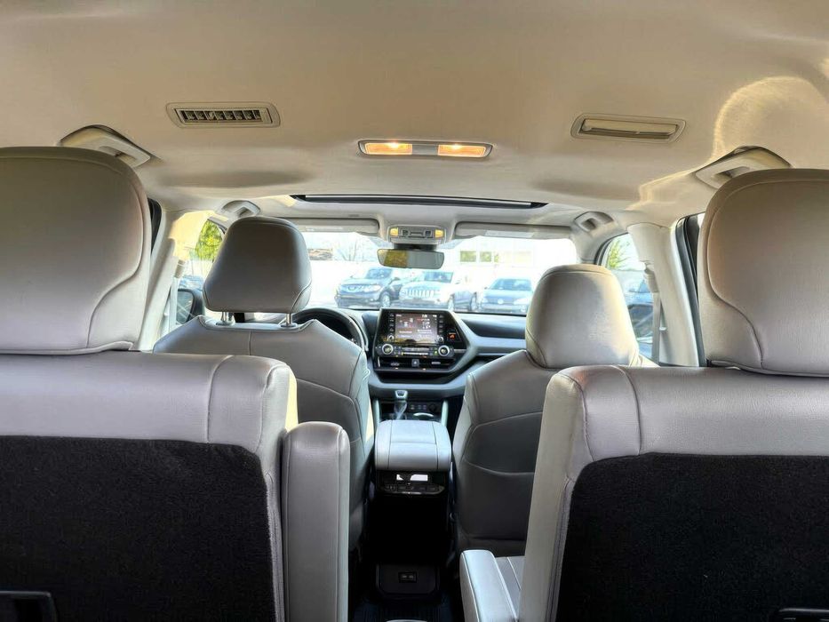 Toyota Highlander Hybrid XLE      2022