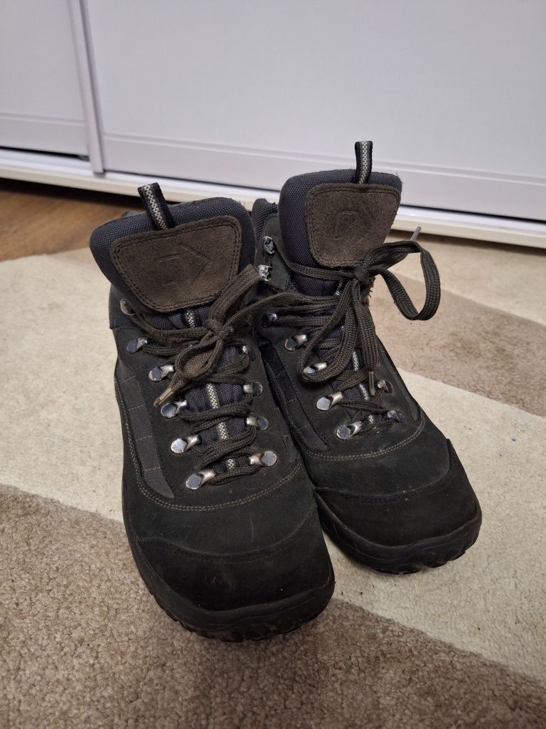 Чоловічі зимові ботинки / черевики Skywalk  в гарному стані 41р.Замш.