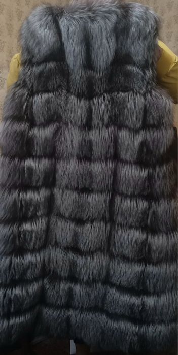 Желетка з натурального хутра чорнобурки