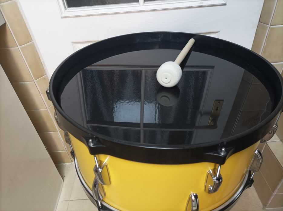 Bęben kibica lub do kapeli bardzo ładny