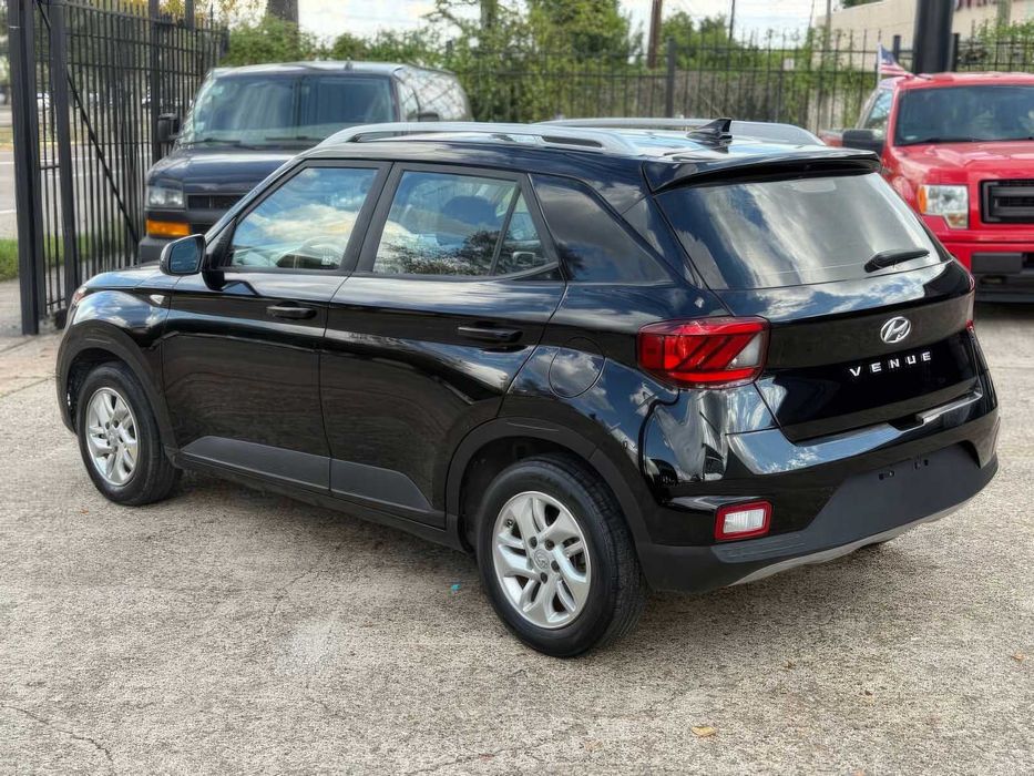 Hyundai Venue      2020