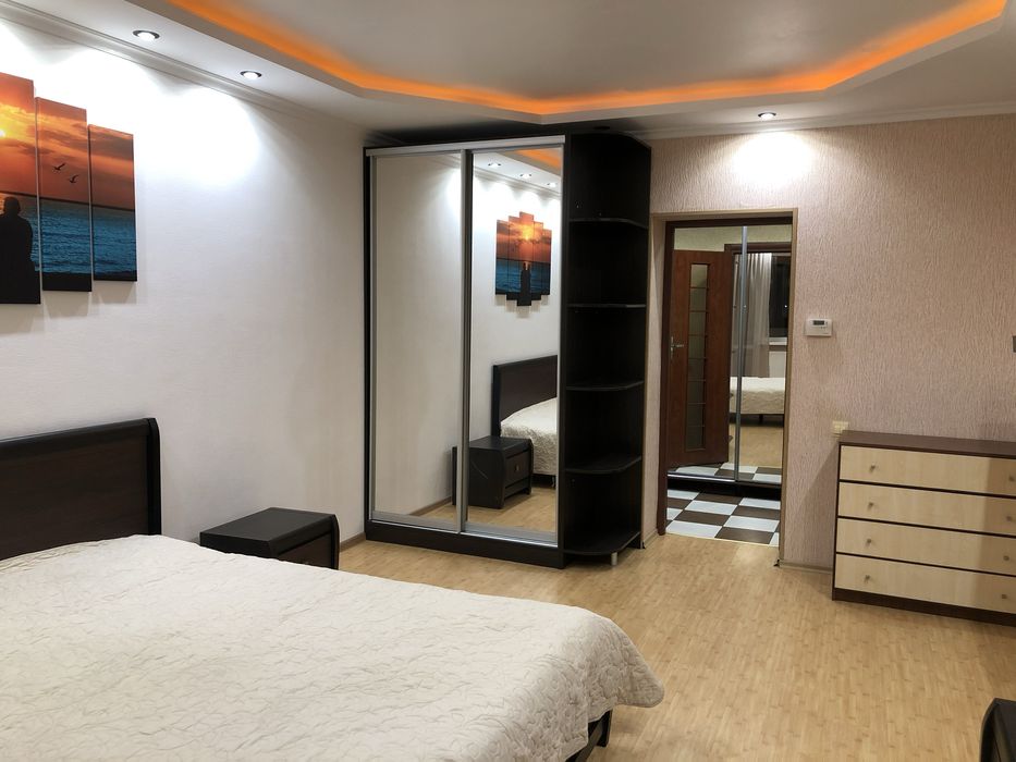 Длительно (год и более) 2х ком.квартира в р-не Монолита; газ.котел