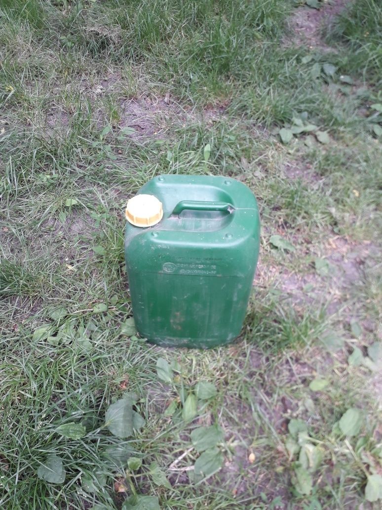 Пластикова каністра