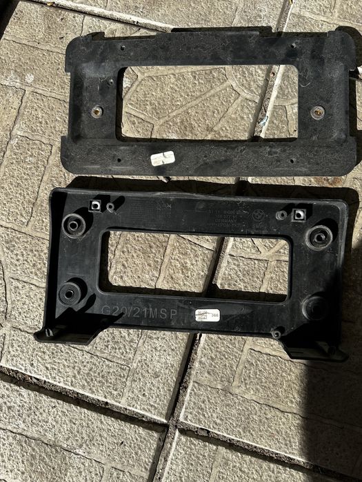 Рамка, подиум под номерной знак BMW G20 ,оригинал