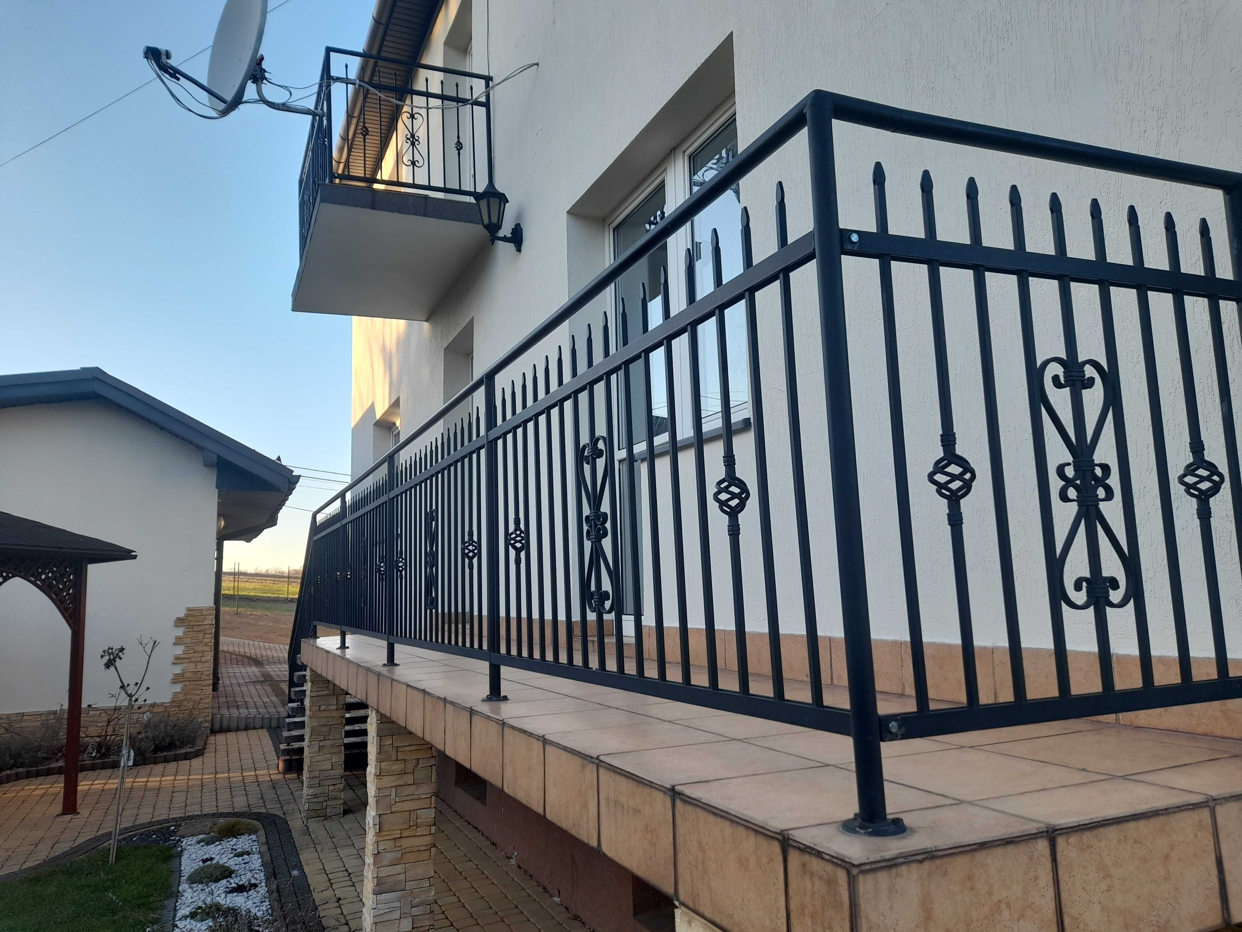 Baryjerki balkonowe wraz z schodami i konstrukcją
