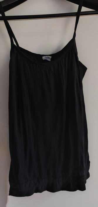 Top czarny na ramiączkach lekko oversize Oasis S