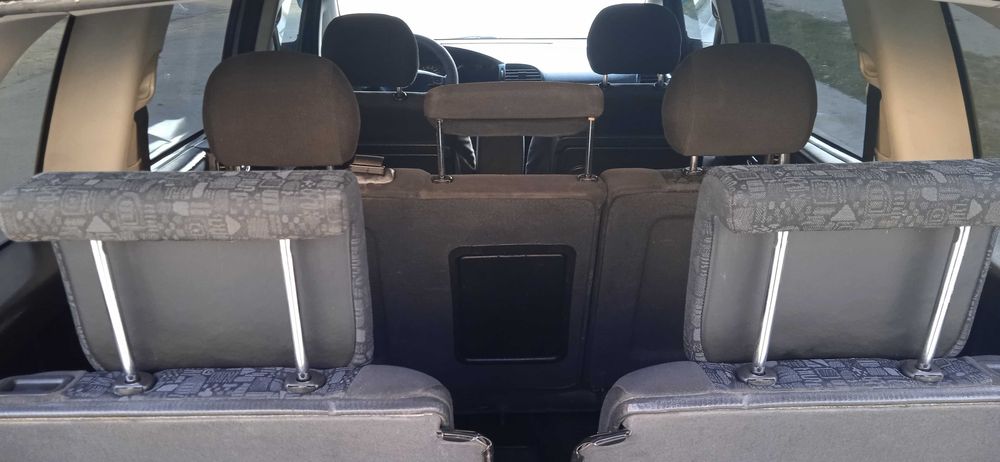 Мінівен Opel Zafira 2.00 л дизель 7 місць,