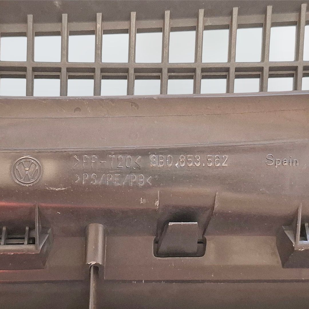 Решітка радіатора VW Passat B5 W8 Разборка Volkswagen Passat B5 B5+