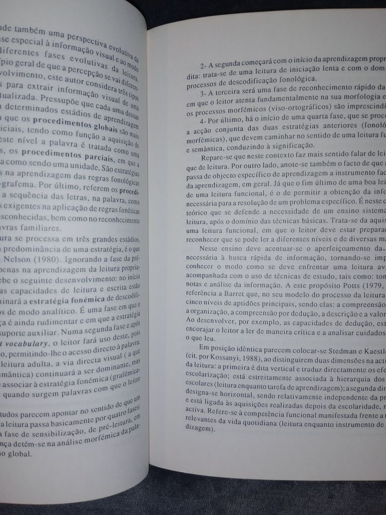 Livro universitário de ciências sociais e humanas