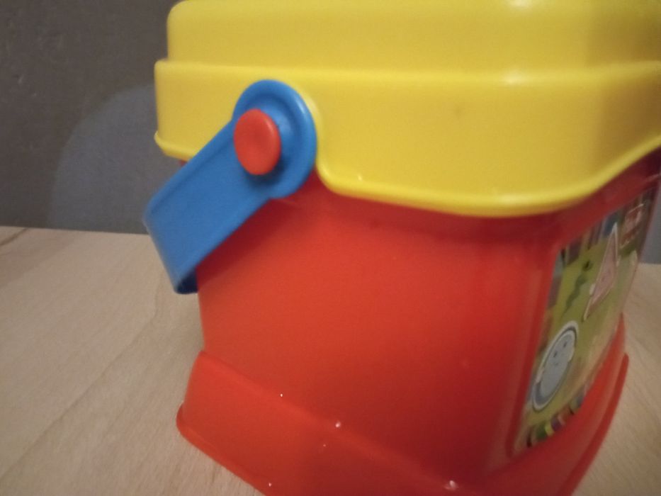 Wiaderko plus grabki, foremki.