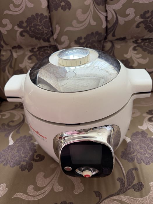 Мультиварка Moulinex Cook4Me (модель EPC03) -у гарному стані!