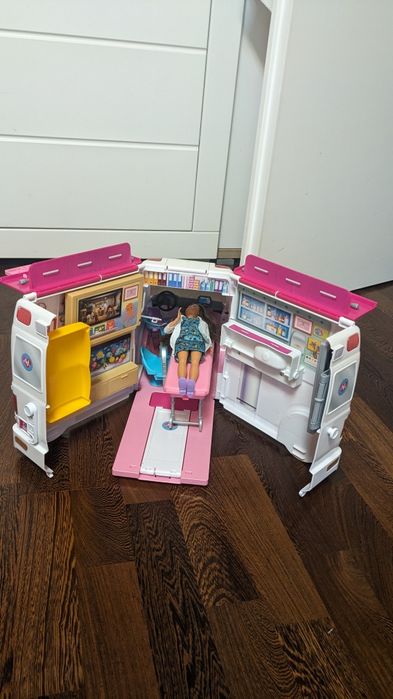 Oferta od 22.10 do 28.10. Karetka pogotowia Barby. Jak nowe.