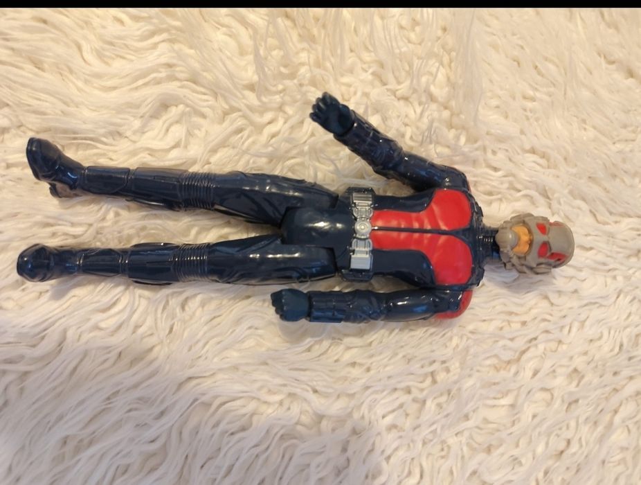 Boneco da marvel homem formiga