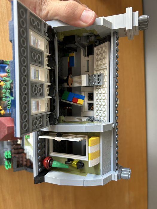 LEGO Modular Creator 10243 Parisian Restaurant