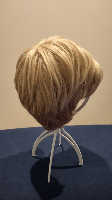 Krótka peruka balejaż z włosów naturalnych