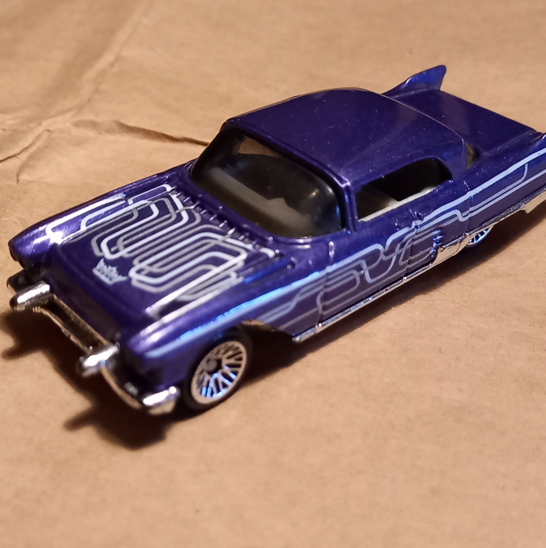 Cadillac Eldorado Brougham GMTM 8,5cm Mattel Hot Wheels 2001 fioletowy